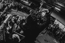 FUMING MOUTH Streamt nieuwe single met twee sporen, ze nemen wat ze willen / devolueren